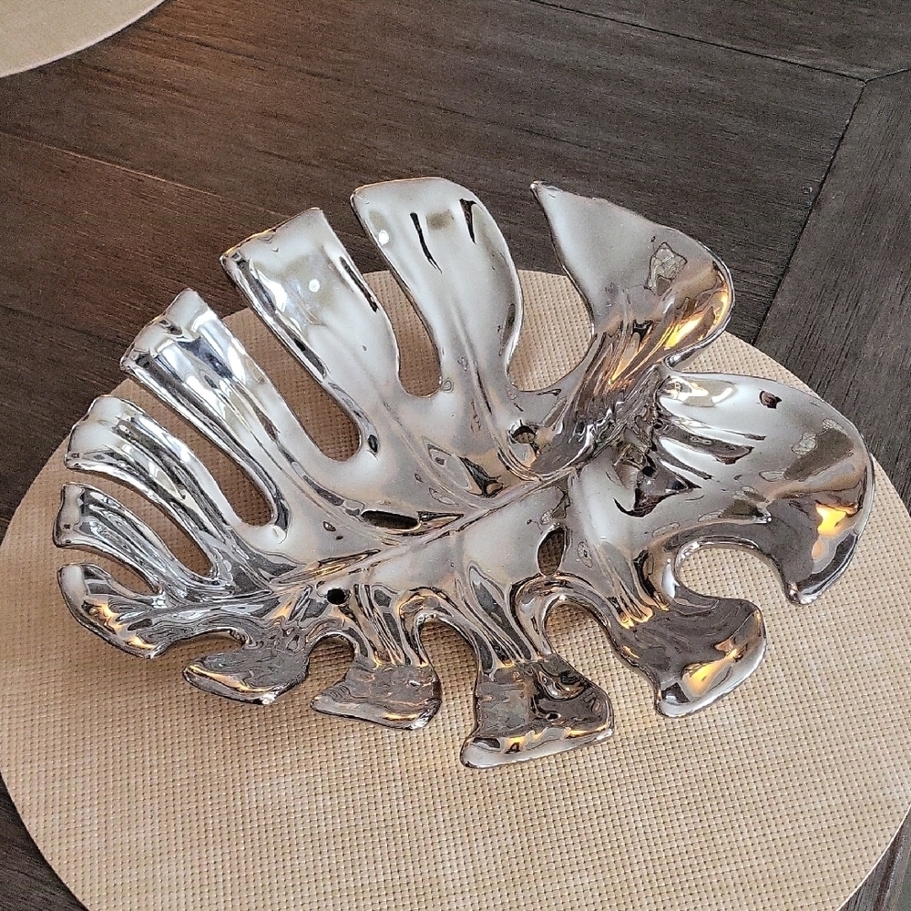 Silver Leaf-Shaped Decorative Bowl - Picture 1 of 1